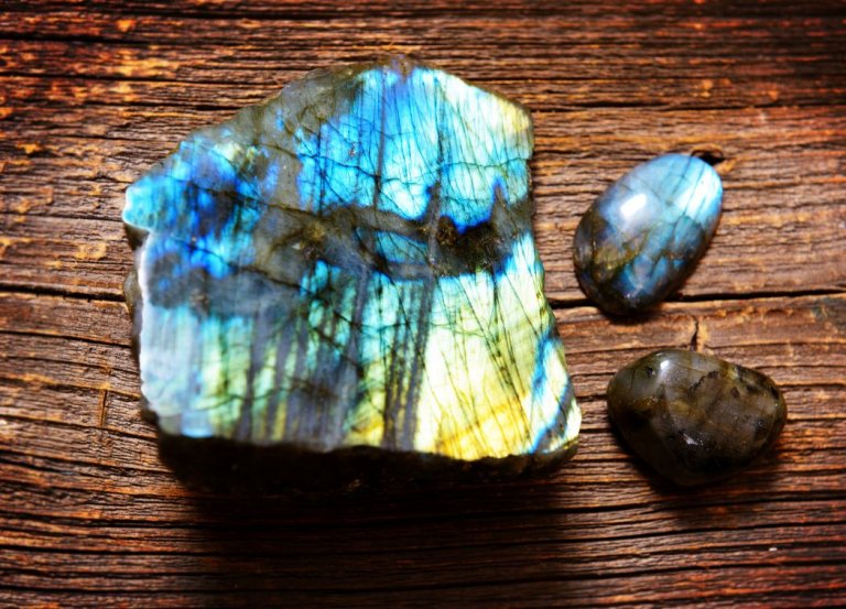 Labradorite Crystal Meaning & Properties