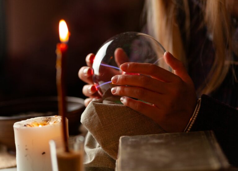The 10 Most Famous Psychic Mediums of All Time